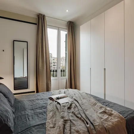 Mavi - 2 Bedrooms And Balcony In Eixample Dreta * 바르셀로나